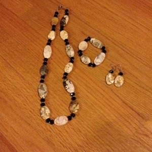 Set of necklace, bracelet & earring