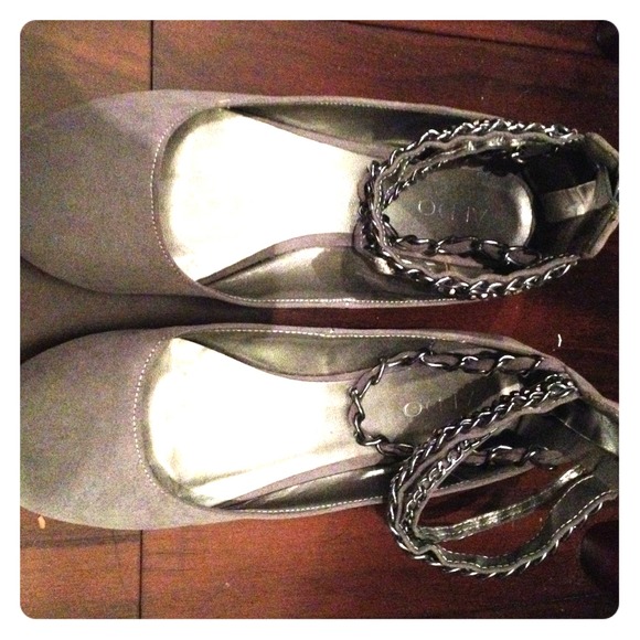Beautiful new grey ALDO flats !!