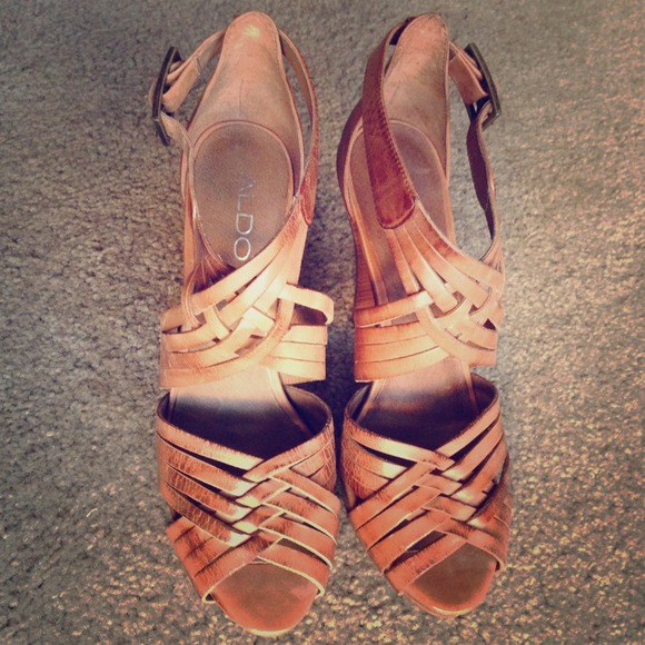 Aldo tan heels. Size 38/8
