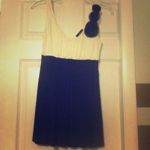 *Bundle*Black and white sleeveless small Reduced