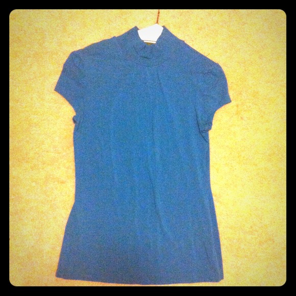 Turquoise turtle neck short sleeve shirt