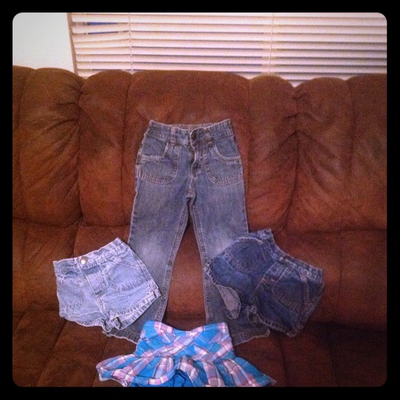 Toddler clothes - Picture 1 of 2