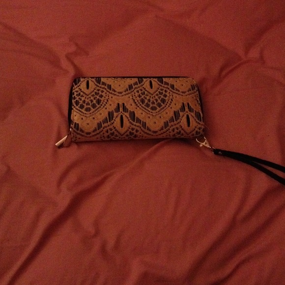 Black+Creme Crochet Wallet/Clutch