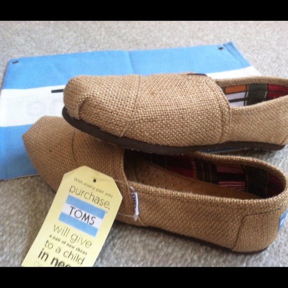 TOMS Tan slip on classic shoes, Brand New & Comfy!