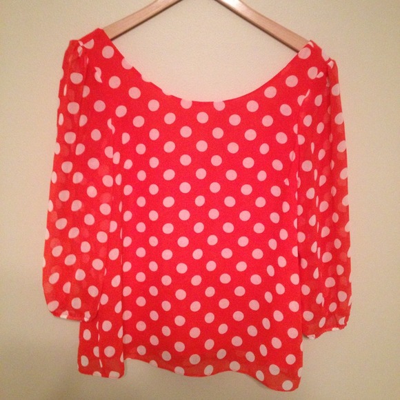 💜💜SOLD💜💜Flowy Dot Print Top w/Sheer Sleeves