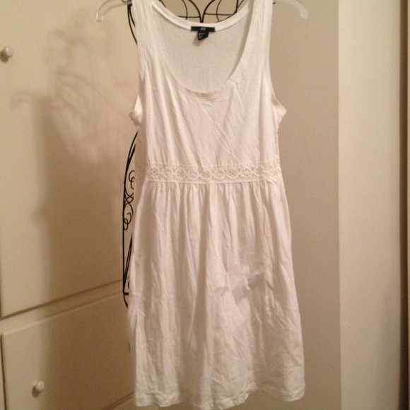 💸💸SOLD💸💸 H&M White Cotton Dress