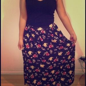 🚫SOLD! BLACK W/ FLORAL PRINT MAXI SKIRT