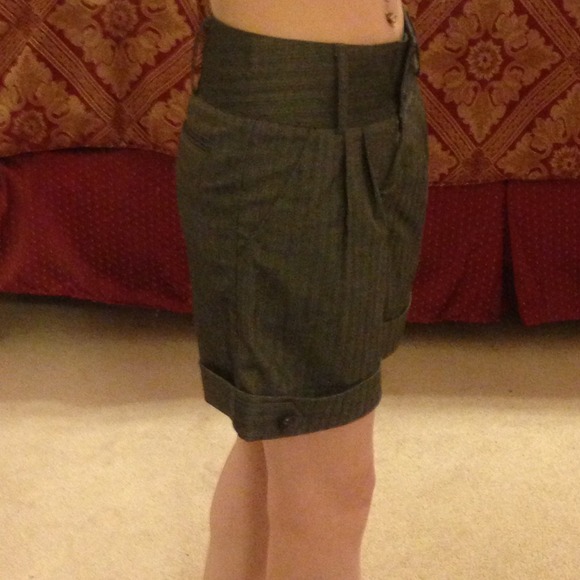 *** SOLD *** Trendy Pleated Bicycle Shorts NWT - Picture 2 of 4