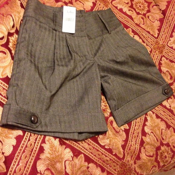 *** SOLD *** Trendy Pleated Bicycle Shorts NWT - Picture 3 of 4