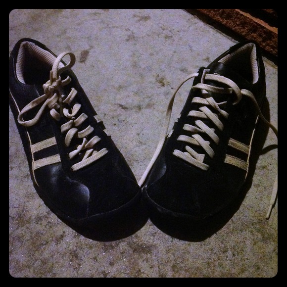 SOLD📌📌Freaking awesome sketchers LEATHER