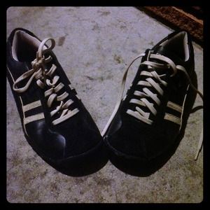 SOLD📌📌Freaking awesome sketchers LEATHER