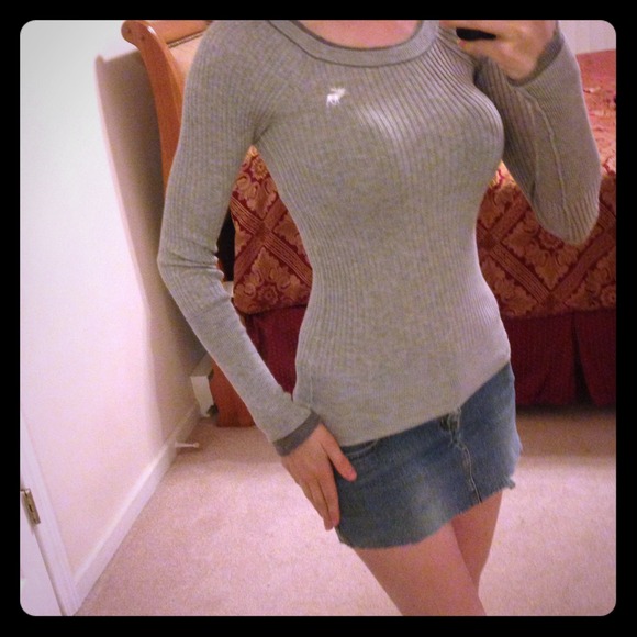 *** SOLD *** A&F Grey Knit Top Kids Size Medium