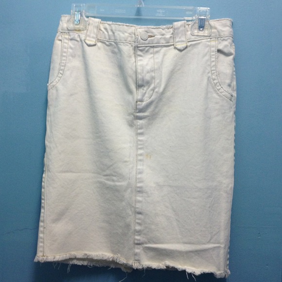 American Eagle - White, denim skirt