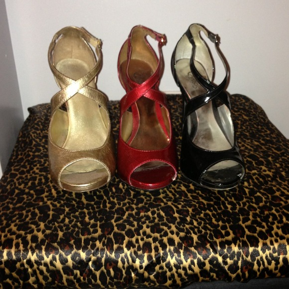 Bundle of strappy pumps
