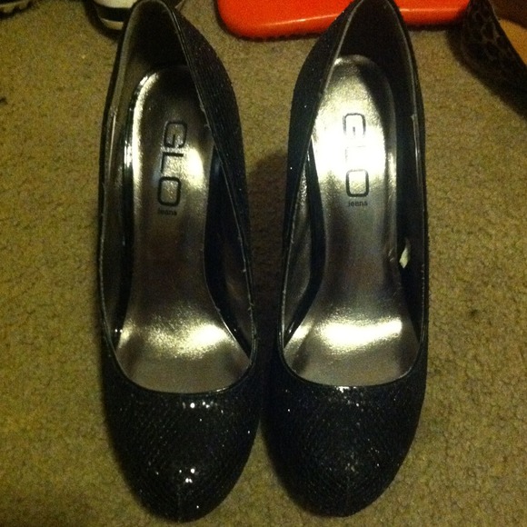 Shoes - Picture 1 of 2