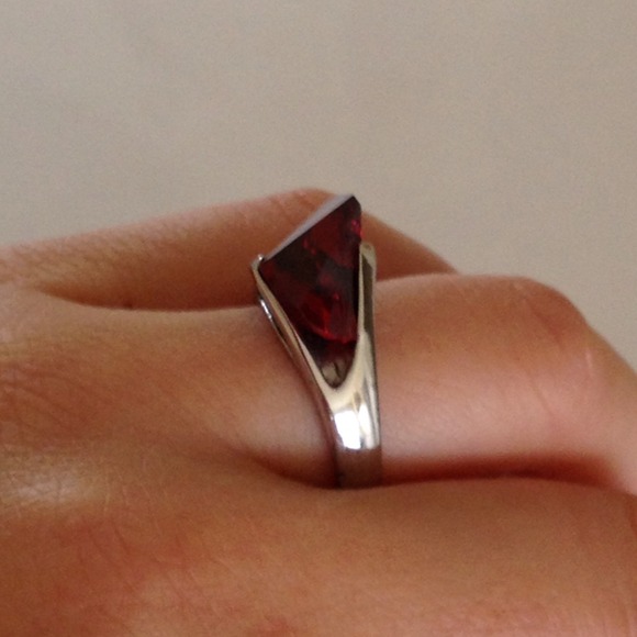 Red rhinestone ring - Picture 2 of 4