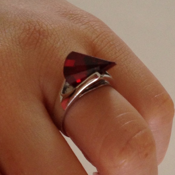Red rhinestone ring - Picture 3 of 4