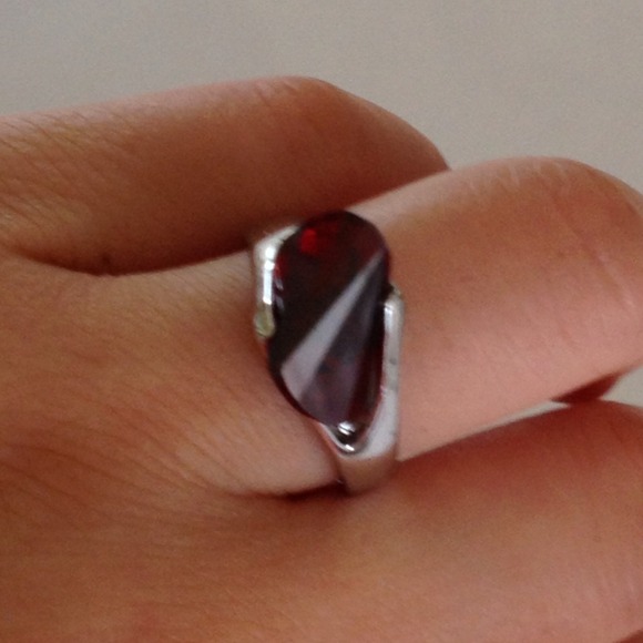 Red rhinestone ring - Picture 4 of 4