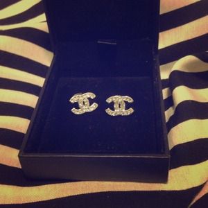 ⭐Price reduced⭐Chanel earrings
