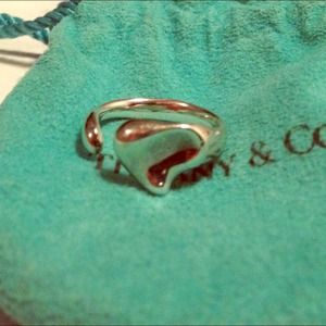 Tiffany and Co ring traded with @chasemeridian