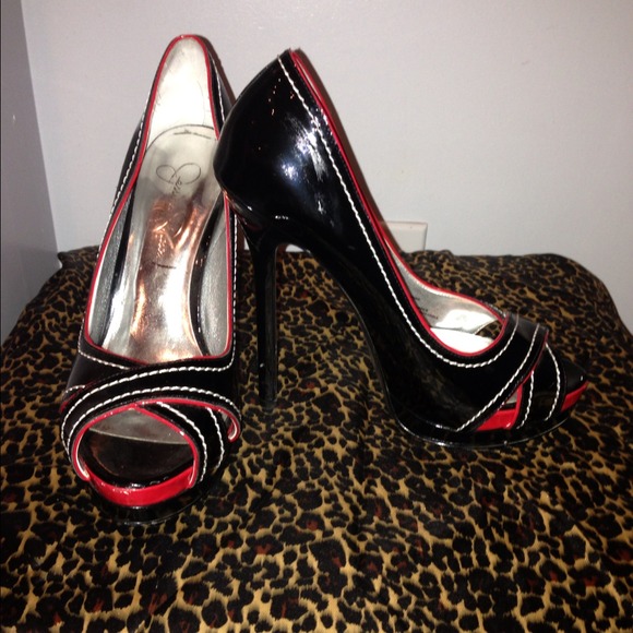 Jessica Simpson black pumps