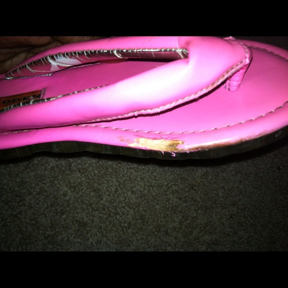 Hot pink flip flops - Picture 2 of 2