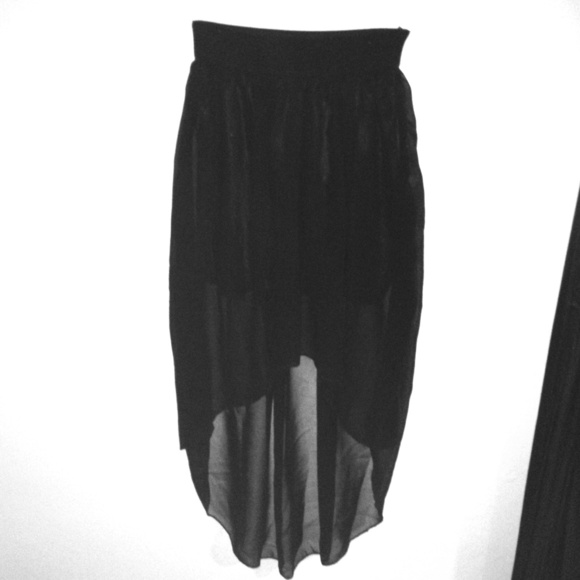 ❌SOLD❌ Black hi-low skirt NWOT