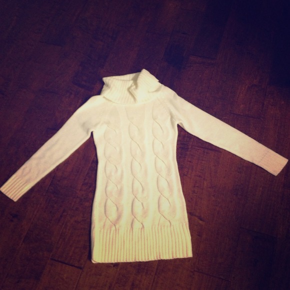 ✋ON HOLD✋Knit Long-Sleeve White Turtleneck Dress