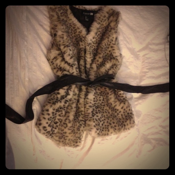 Lovely printed taupe/brown outer vest by Forever21