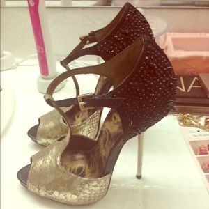 Sam Edelman Scarlett Studded-Back T-strap Pumps