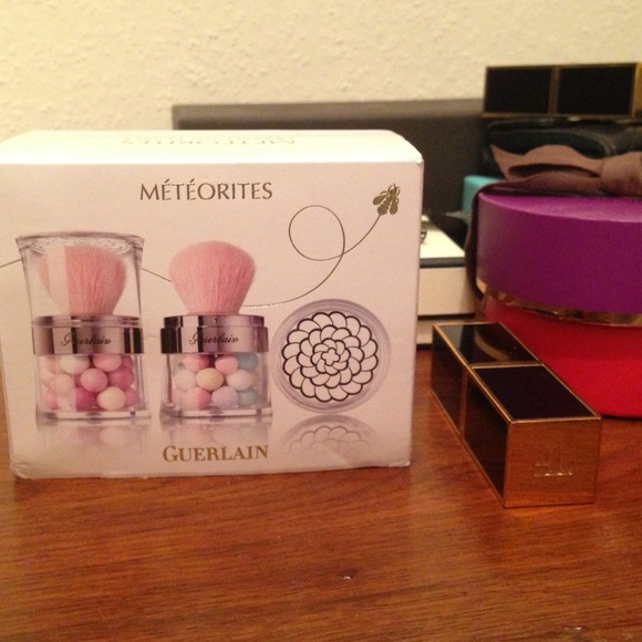 Guerlain Illuminating Powder and Blush