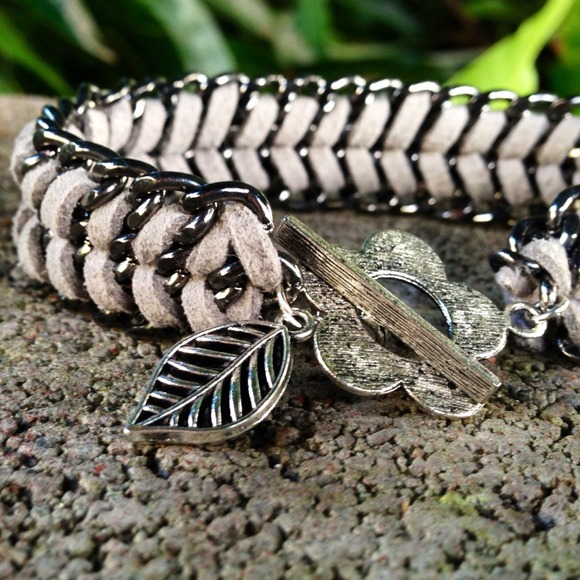 Chain & Suede Leather Chevron Bracelet🌚 - Picture 2 of 4