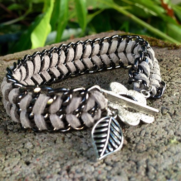 Chain & Suede Leather Chevron Bracelet🌚 - Picture 3 of 4