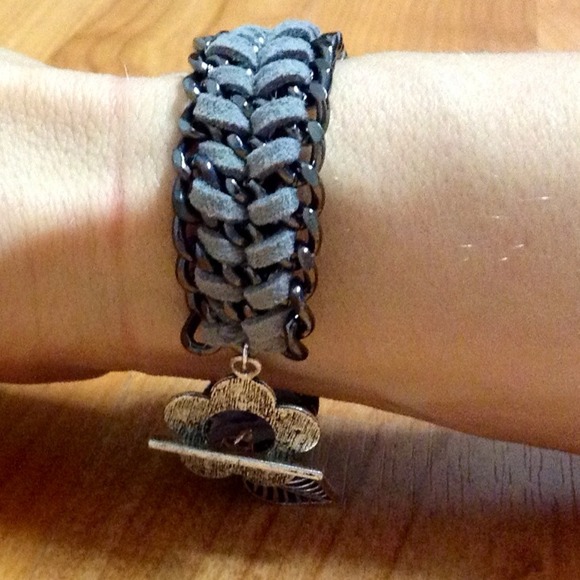 Chain & Suede Leather Chevron Bracelet🌚 - Picture 4 of 4