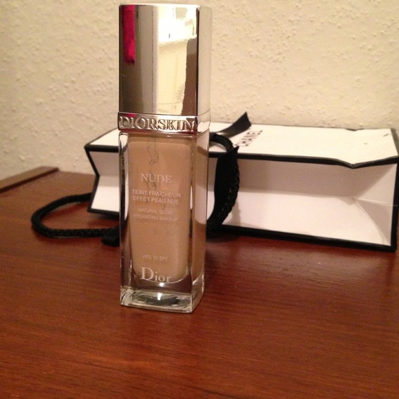 Dior foundation Diorskin Nude 020
