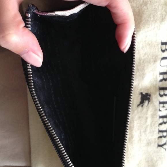 Burberry clutch - Picture 2 of 2