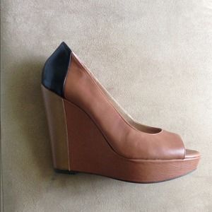 BCBG wedge