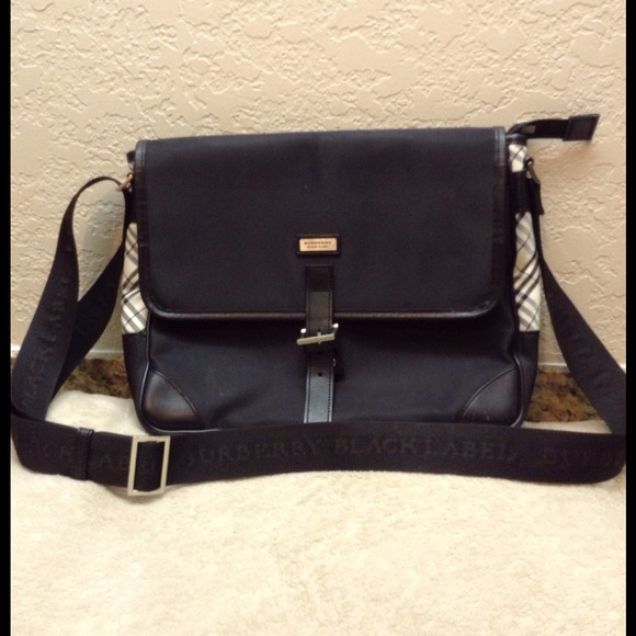 ⛔🚫SOLD🚫🚫⛔💯%BURBERRY CROSS BODY BAG