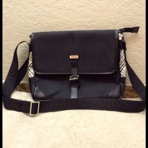 ⛔🚫SOLD🚫🚫⛔💯%BURBERRY CROSS BODY BAG