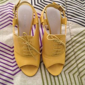 Sexy in yellow 3.5 inch heels.