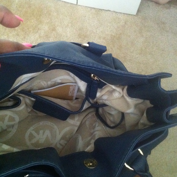 Michael Kors bag - Picture 3 of 3