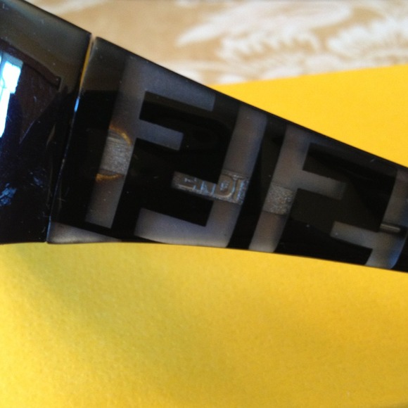 SOLD IN BUNDLE 🎀 Authentic FENDI Sunglasses - Picture 3 of 4
