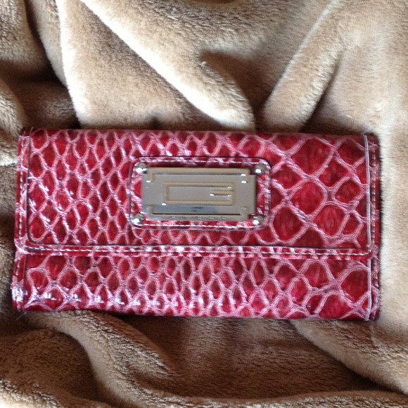 Guess wallet