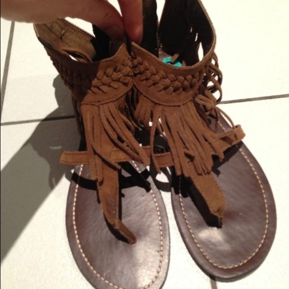 Minnetonka Fringe Thong Sandals ankle cuff