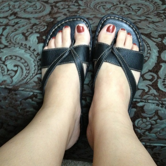 Born black leather sandals 9W