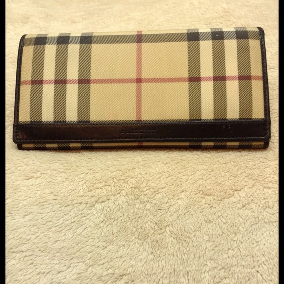 ⛔SOLD⛔💯% BURBERRY WALLET
