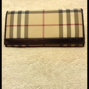 ⛔SOLD⛔💯% BURBERRY WALLET
