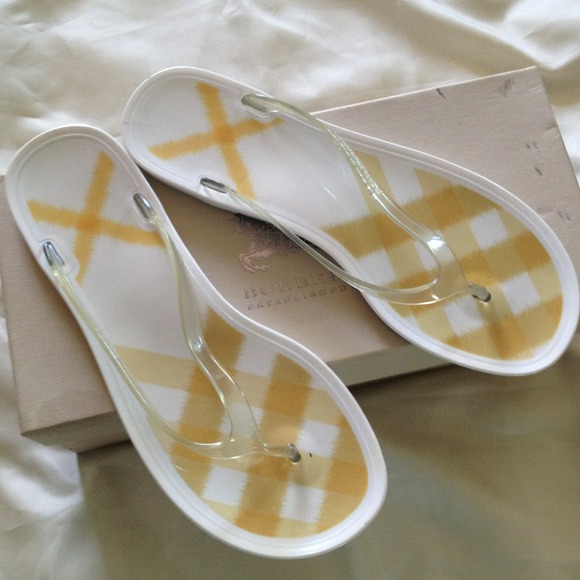 Burberry Jellie thong sandal!