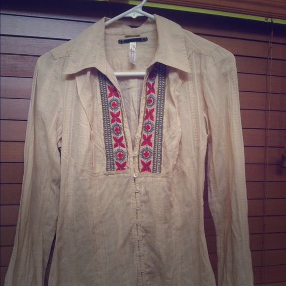 Free People gorgeous linen shirt w/floral detail