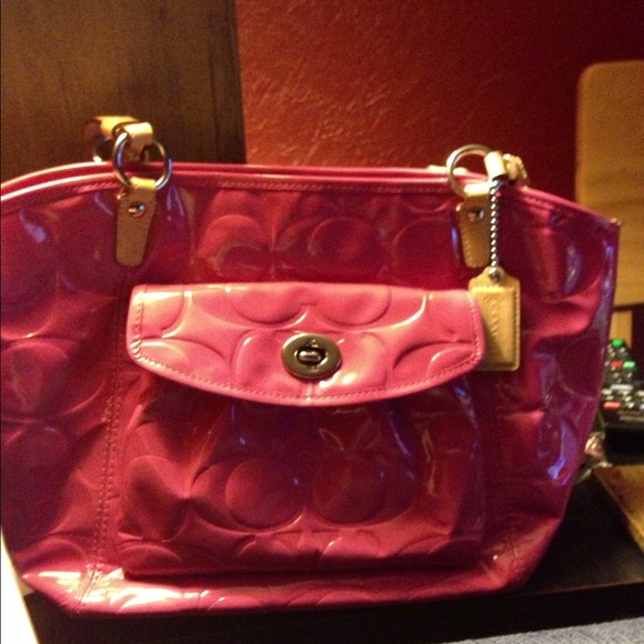 🚫🚫TRADED🚫🚫Coach pink patent embossed tote